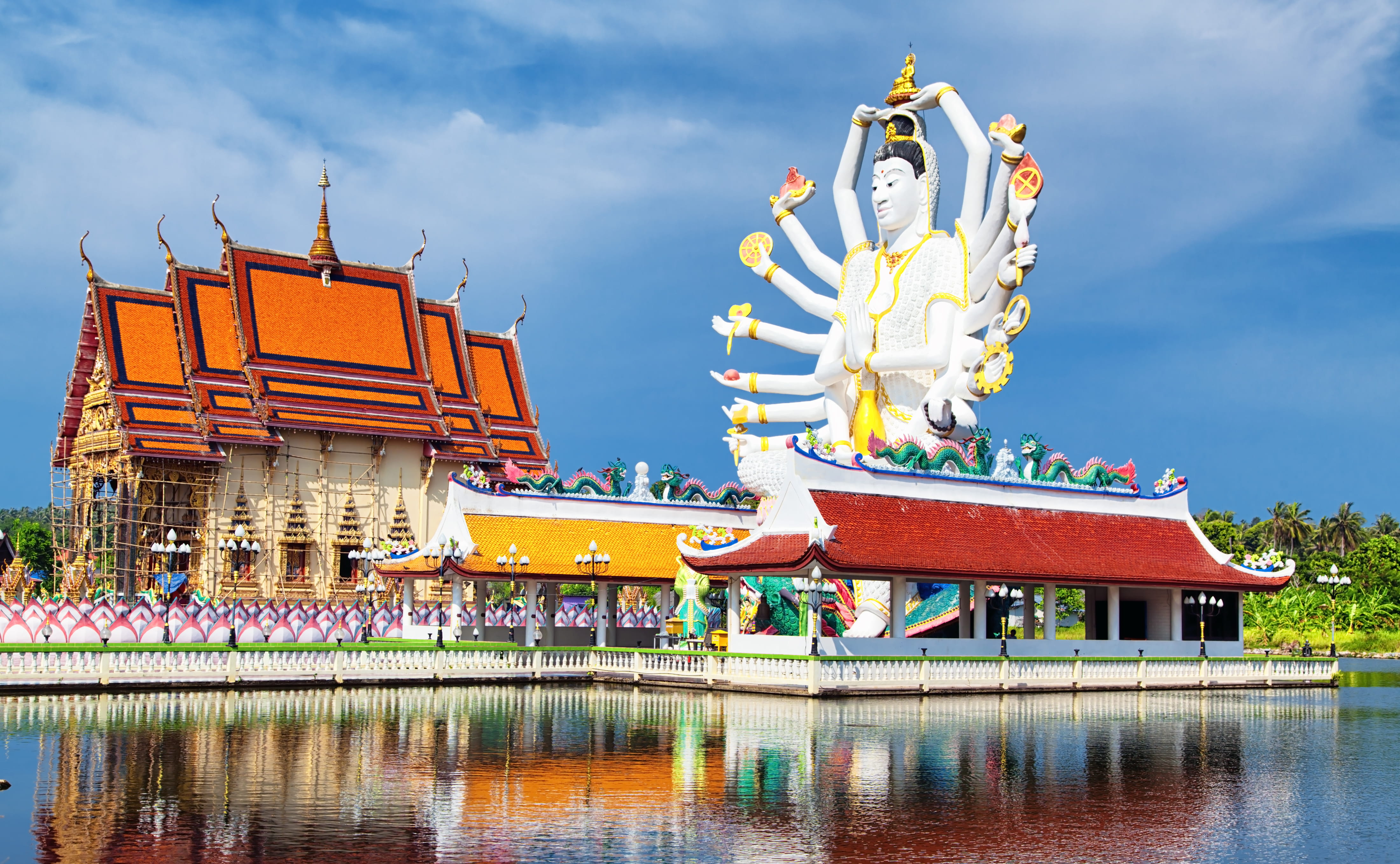 Wat Plai Laem Temple in Koh Samui